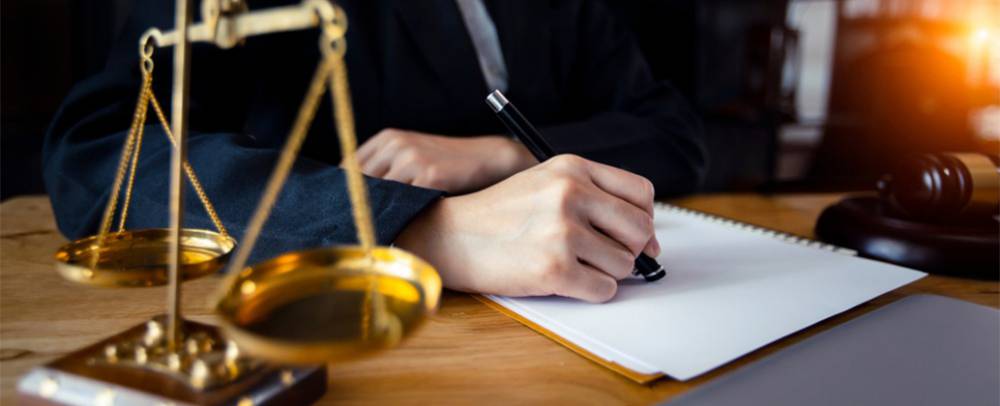آیا وکلای مرکز استقلال در دفاع دارند؟